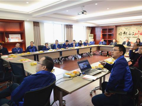 深学细悟传递思想力量 ——Z6官网集团党总支发展进建十九大心灵 