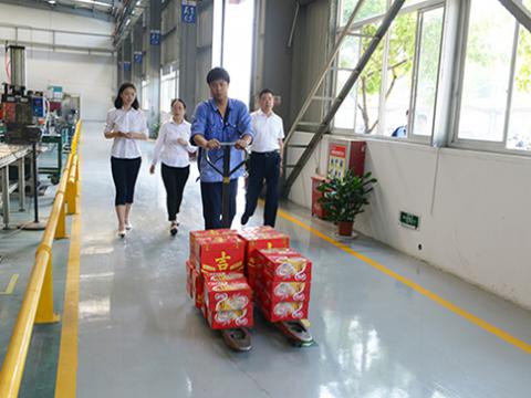 Z6官网集团工会发展“夏季送清冷”活动