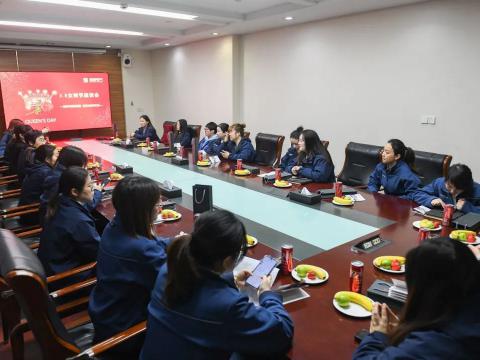 女神节欢乐 | 愿你熠熠青春，开放光线